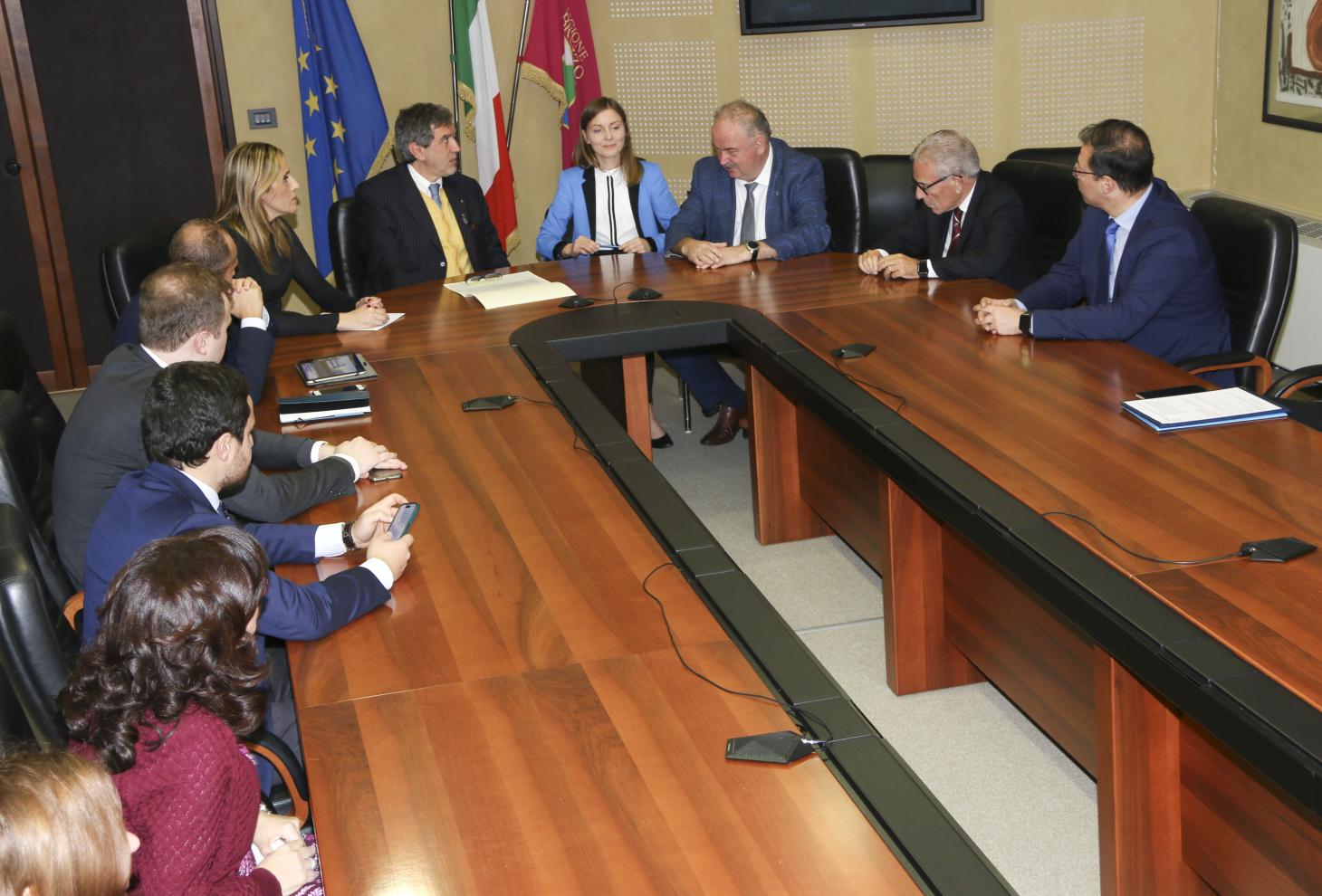 tavolo con delegazione russa